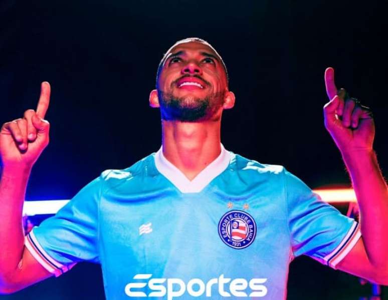 Ex-Palmeiras, zagueiro Vitor Hugo é anunciado como reforço do Bahia