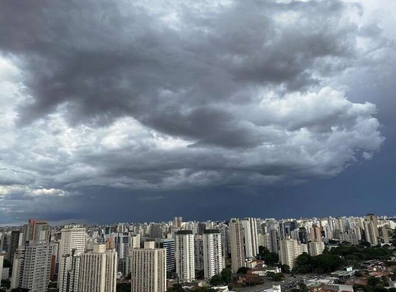 Thunderstorms continue on the northern coast of the country