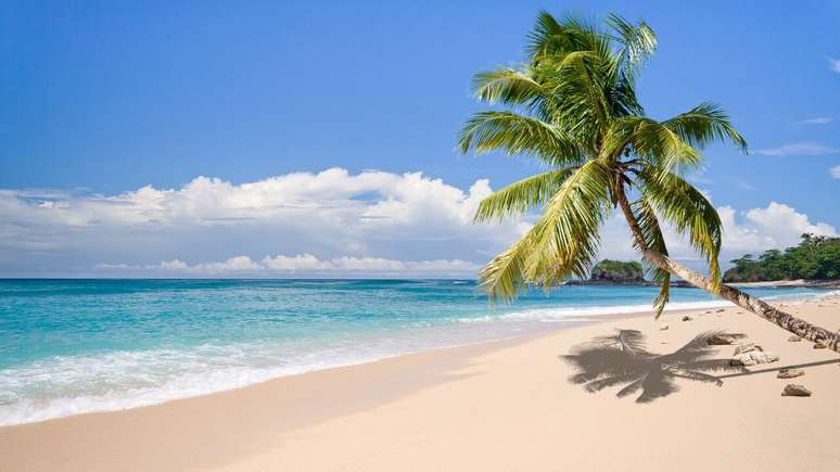 Three deserted beaches where you can surf in Brazil even after the summer