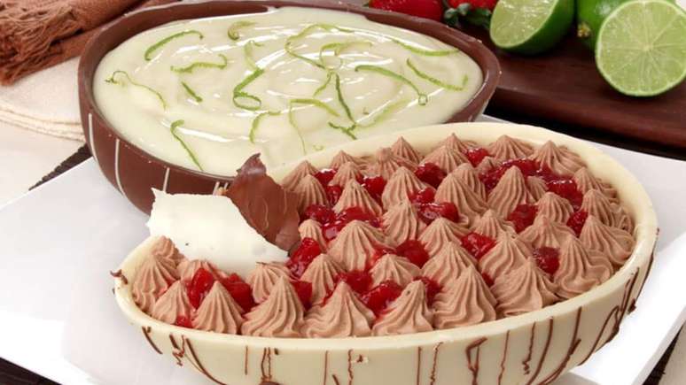 Ovo de p&aacute;scoa recheado com mousse de lim&atilde;o e chocolate