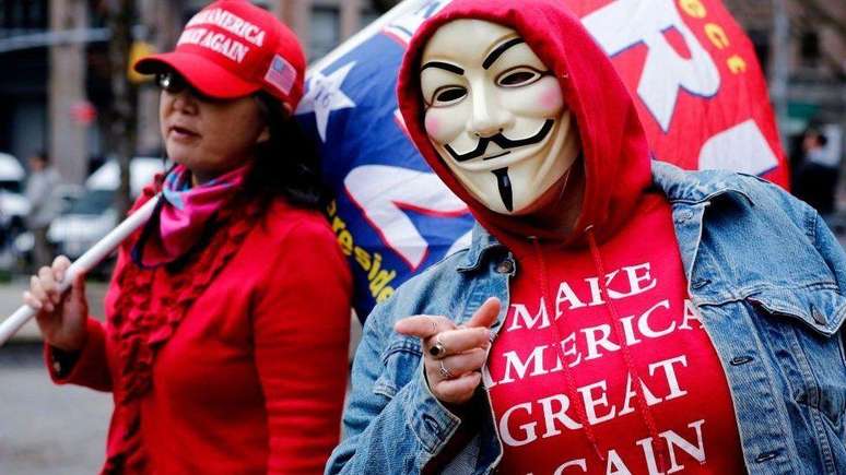 Trump supporters protest outside the Manhattan district attorney's office Trump supporters protest outside the Manhattan district attorney's office