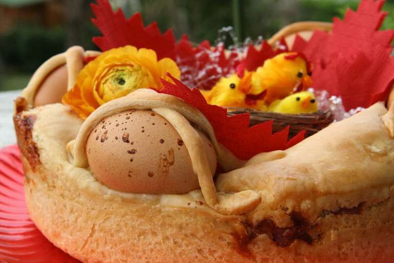 Find out how to prepare the casatiello recipe for Easter
