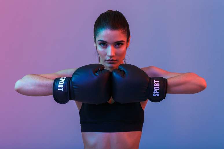 O boxe oferece diversos benefícios para o corpo, incluindo o emagrecimento