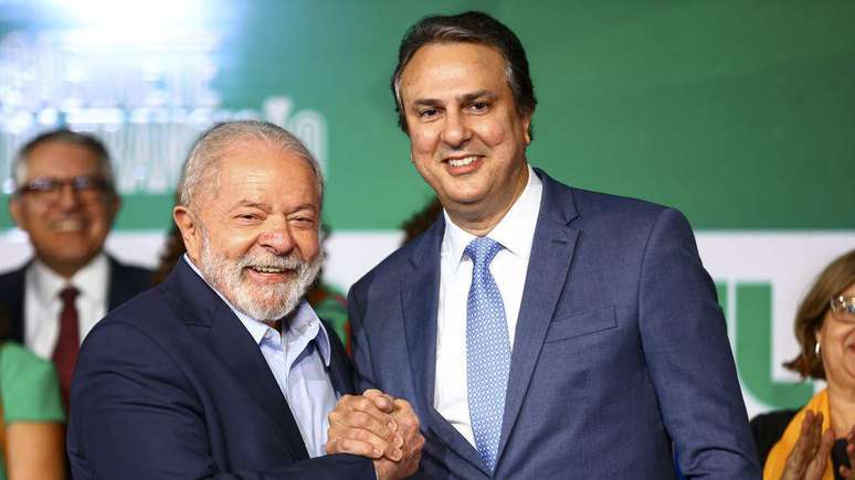O presidente Lula e o ministro da Educação, Camilo Santana