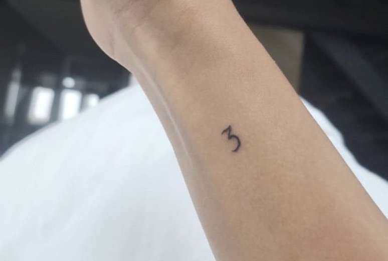 Significado do número 3 tatuado por Anitta