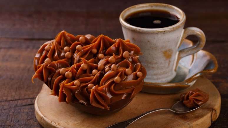 Bittersweet Easter Egg with Brigadeiro Coffee Bittersweet Easter Egg with Brigadeiro Coffee