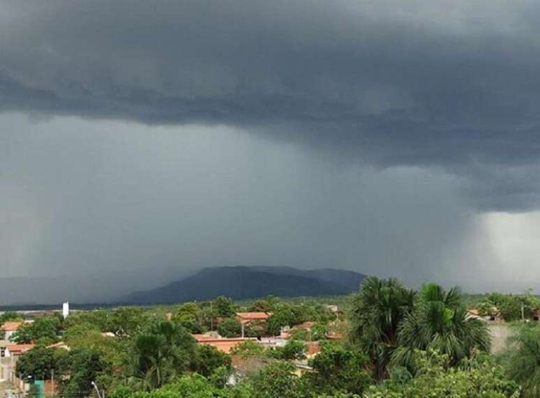 The cold front arrives in RS and it rains heavily in the north and north-east