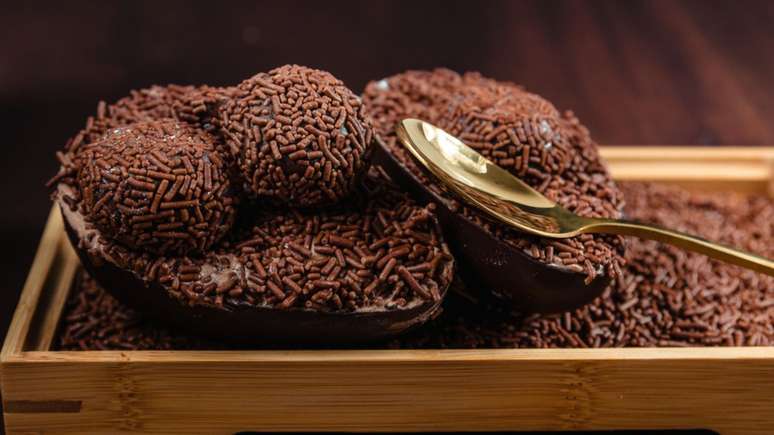 Fit Easter!  Check out the Easter egg recipe with whey brigadeiro
