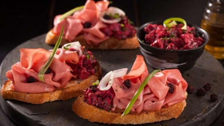 Bruschetta de mortadela