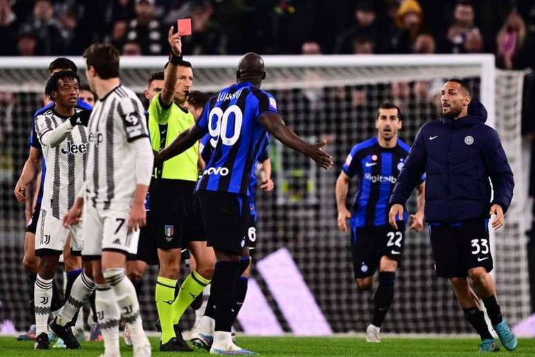 Lukaku empatou no fim e confusão tomou conta do Allianz Stadium, em Turim (Foto: MARCO BERTORELLO / AFP)