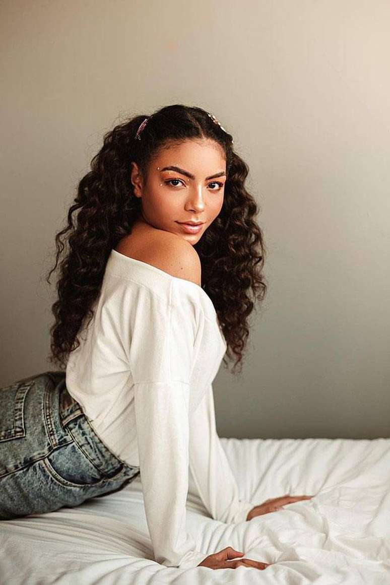 Any Gabrielly signs with Taylor Swift’s label and aims for an international career