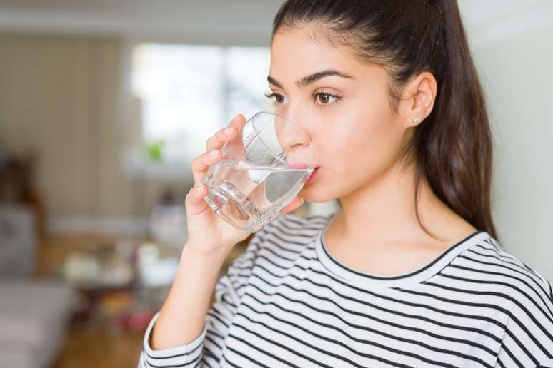 Stay hydrated to balance your appetite 