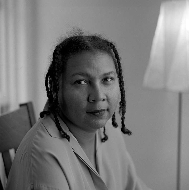 A professora, autora e teórica feminista norte-americana bell hooks 