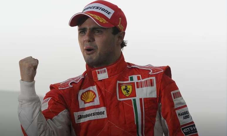 Felipe Massa comemorando sua vitória em Interlagos 2008 e o quase título. 