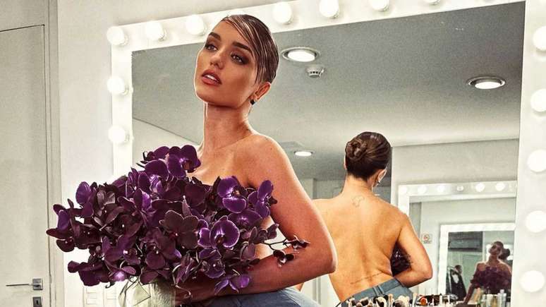 Rafa Kalimann escandalizou com vestido transparente e colorido!