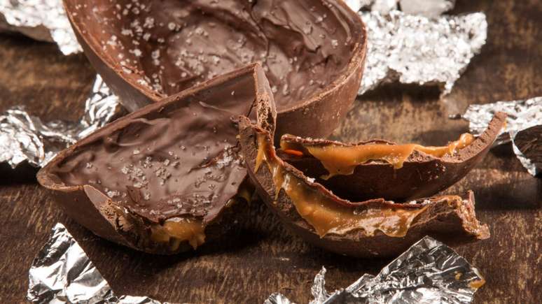 Ovo de p&aacute;scoa de p&atilde;o de mel