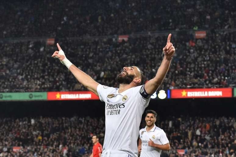 Benzema chegou a 16 gols marcados no rival Barcelona (PAU BARRENA / AFP)