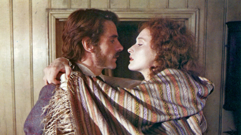 Jeremy Irons e Meryl Streep em cena de A Mulher do Tenente Franc&ecirc;s.