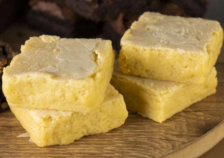 white chocolate biscuit