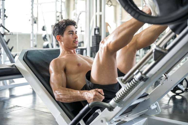 O alongamento e o fortalecimento dos músculos da perna protegem e melhoram a função articular dos joelhos 