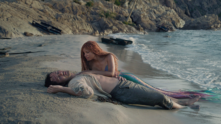 Eric (Jonah Hauer-King) e Ariel (Halle Bailey) em nova imagem de A Pequena Sereia.