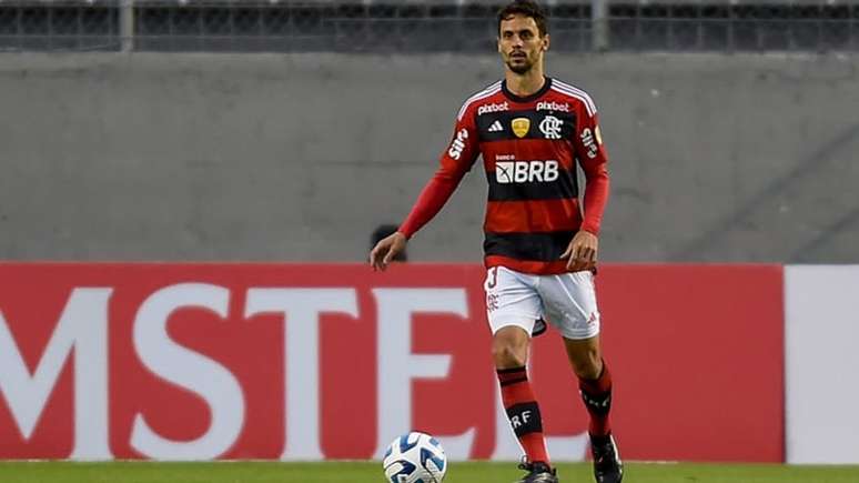 Rodrigo Caio em ação pelo Flamengo na Libertadores (Foto: Rodrigo Buendia/ AFP)