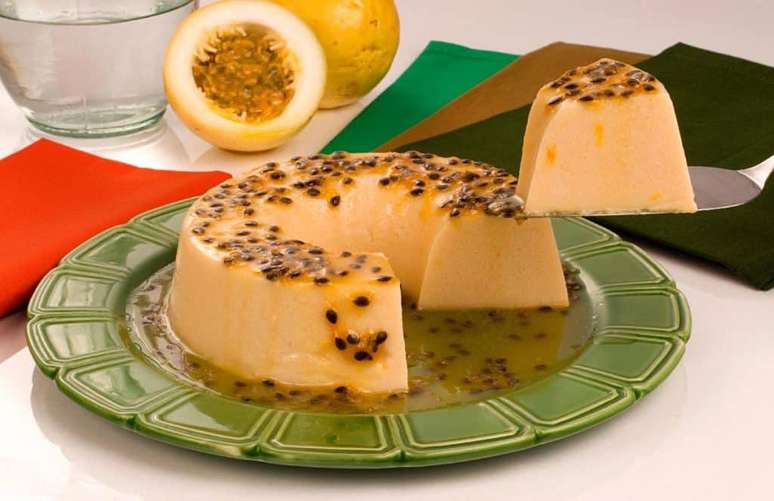 Passion fruit mousse served on a green plate |  Learn how to make simple and delicious Easter cakes