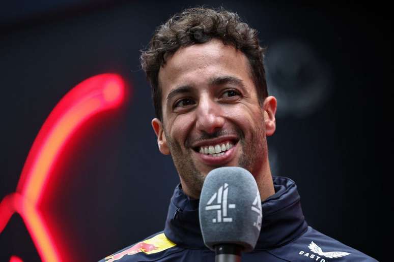Daniel Ricciardo volta a sorrir e pensar à titularidade em 2024. 