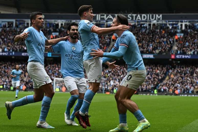 Com lesão no pé, Haaland fica fora do jogo do Manchester City e é dúvida  para o Mundial