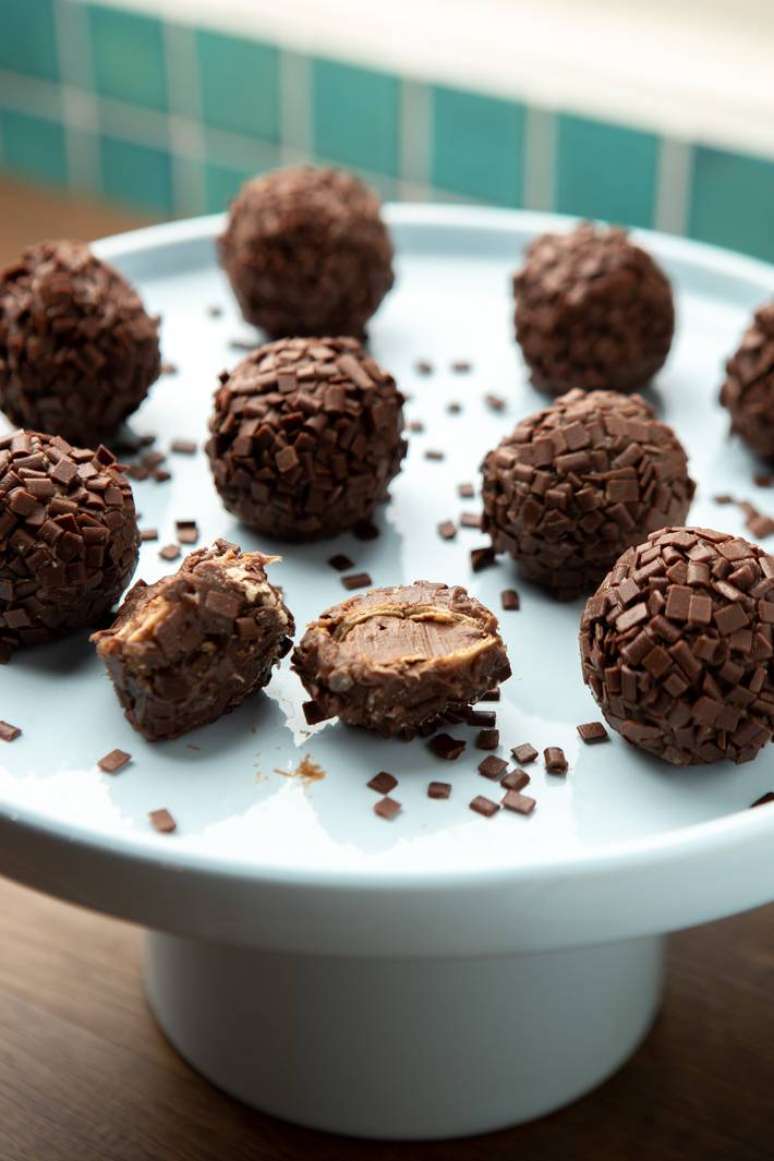 Este doce ficou ideal para quem &eacute; f&atilde; do brigadeiro tradicional e tamb&eacute;m adora o chocolate que lembra uma noz