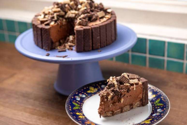 Nesta torta mousse de Bis, a confeiteira usou a t&eacute;cnica charlotte usando Bis