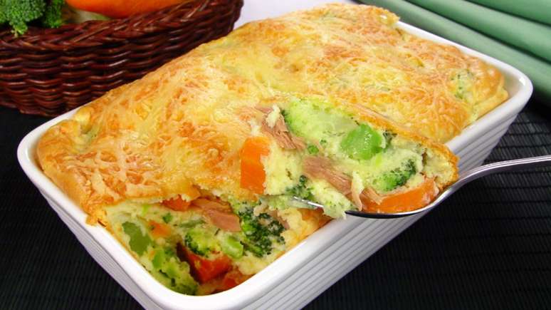 Quick vegetable and tuna soufflé