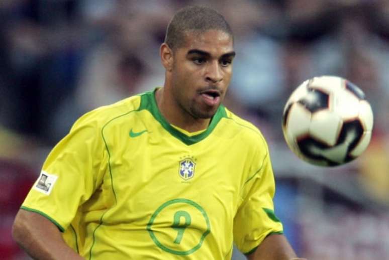 Adriano ficou fora da convocação para a Copa do Mundo de 2010 (FRANCOIS GUILLOT/AFP)