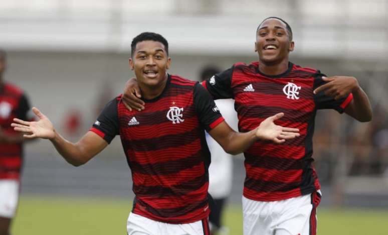 Em jogo de golaços, Flamengo vence o Serrano pela Copa Rio sub-17
