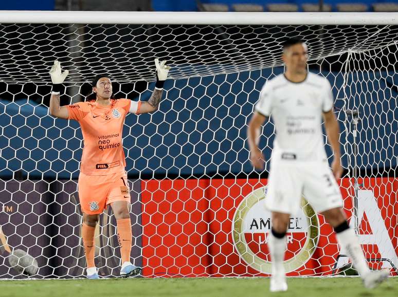 Corinthians cai uma posição após jogos de domingo e agora torce