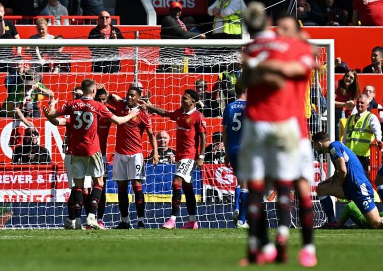 Manchester United não tomou conhecimento do Everton (PAUL ELLIS / AFP)