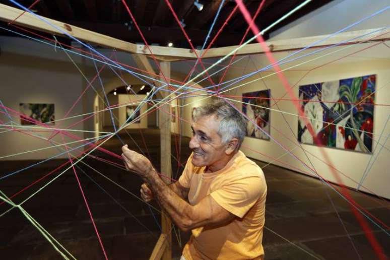 Luiz Pizarro proposes to look at the world from another angle, in the exhibition Metapaisagens