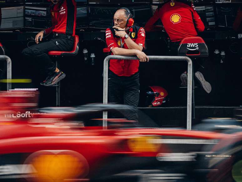 Fredric Vasseur, o chefe da Ferrari, tem muito o que pensar