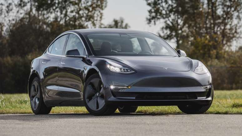 A Tesla, do bilionário Elon Musk, trabalha em testes de carros 100% autônomos