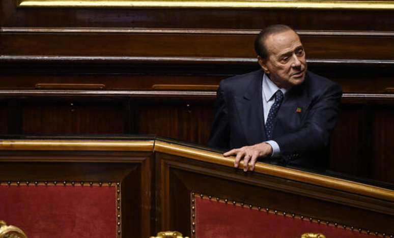 Berlusconi está reagindo bem ao tratamento contra pneumonia