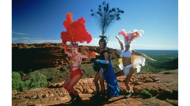 Priscilla, a Rainha do Deserto (1994) é um dos mais famosos filmes sobre o universo drag