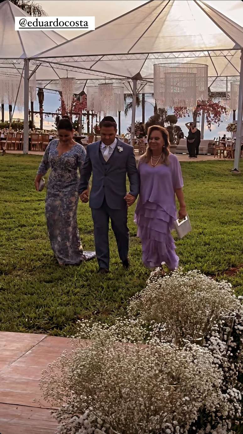 With a luxurious ceremony, Eduardo Costa and Mariana get married on the farm