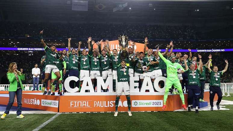 Depois da vitória, torcida tricolor festeja a valsa do São Paulo sobre o  Palmeiras, são paulo