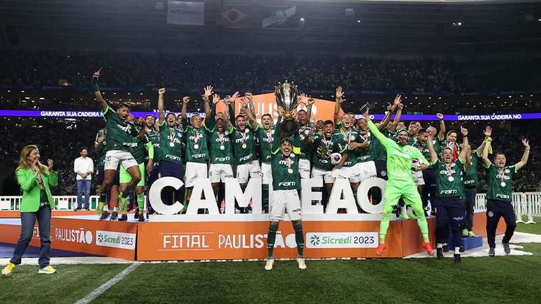 Com gol nos acréscimos, Água Santa vence o Palmeiras e sai na