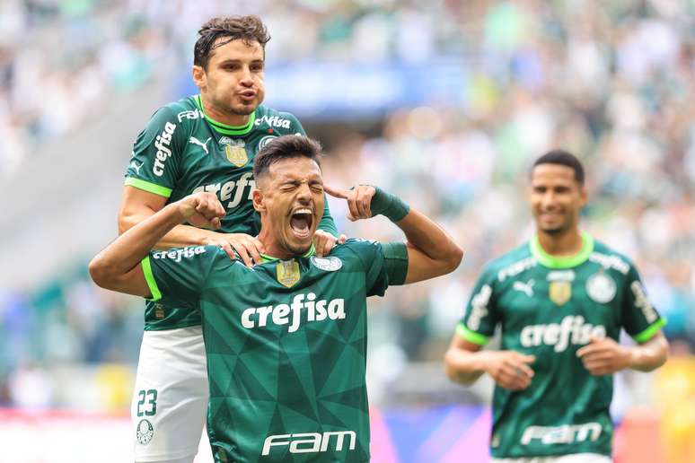 Gabriel Menino, do Palmeiras, comemora gol marcado no duelo com o Água Santa na final do Paulistão neste domingo, 9.