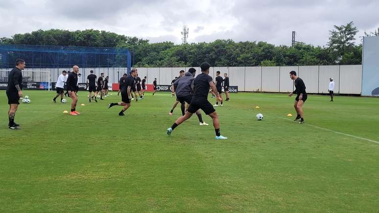 Em domingo de Páscoa, Corinthians dá sequência aos treinamentos de olho na Copa do Brasil