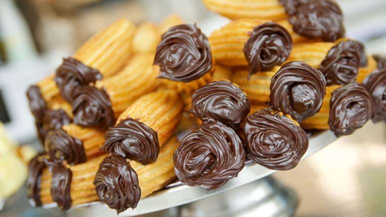 Churros com chocolate com sobras de ovos de Páscoa