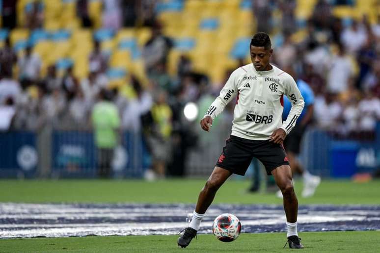 Bruno Henrique agradece carinho da torcida do Flamengo em retorno: Só o começo