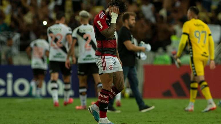 Jejum: Flamengo completa mil dias sem marcar gols em cobranças de falta