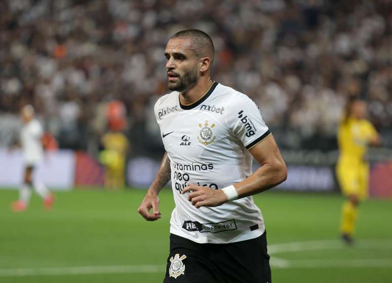 Injured, Renato Augusto was replaced in eight of the 11 games played this season